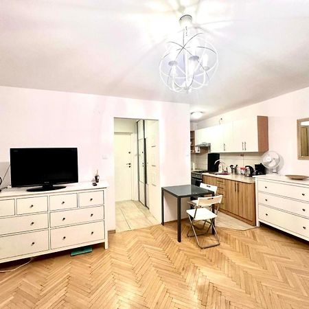 Entire Studio In Centrum Apartment Warsawa Bagian luar foto