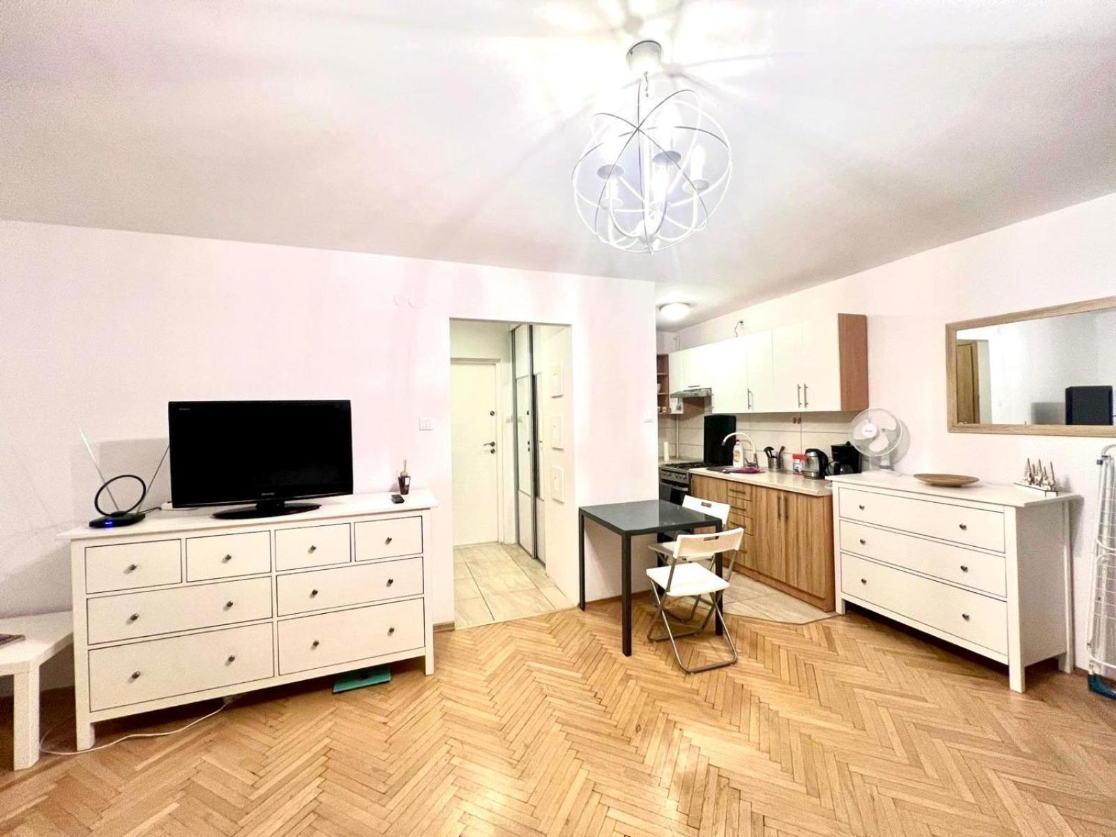 Entire Studio In Centrum Apartment Warsawa Bagian luar foto