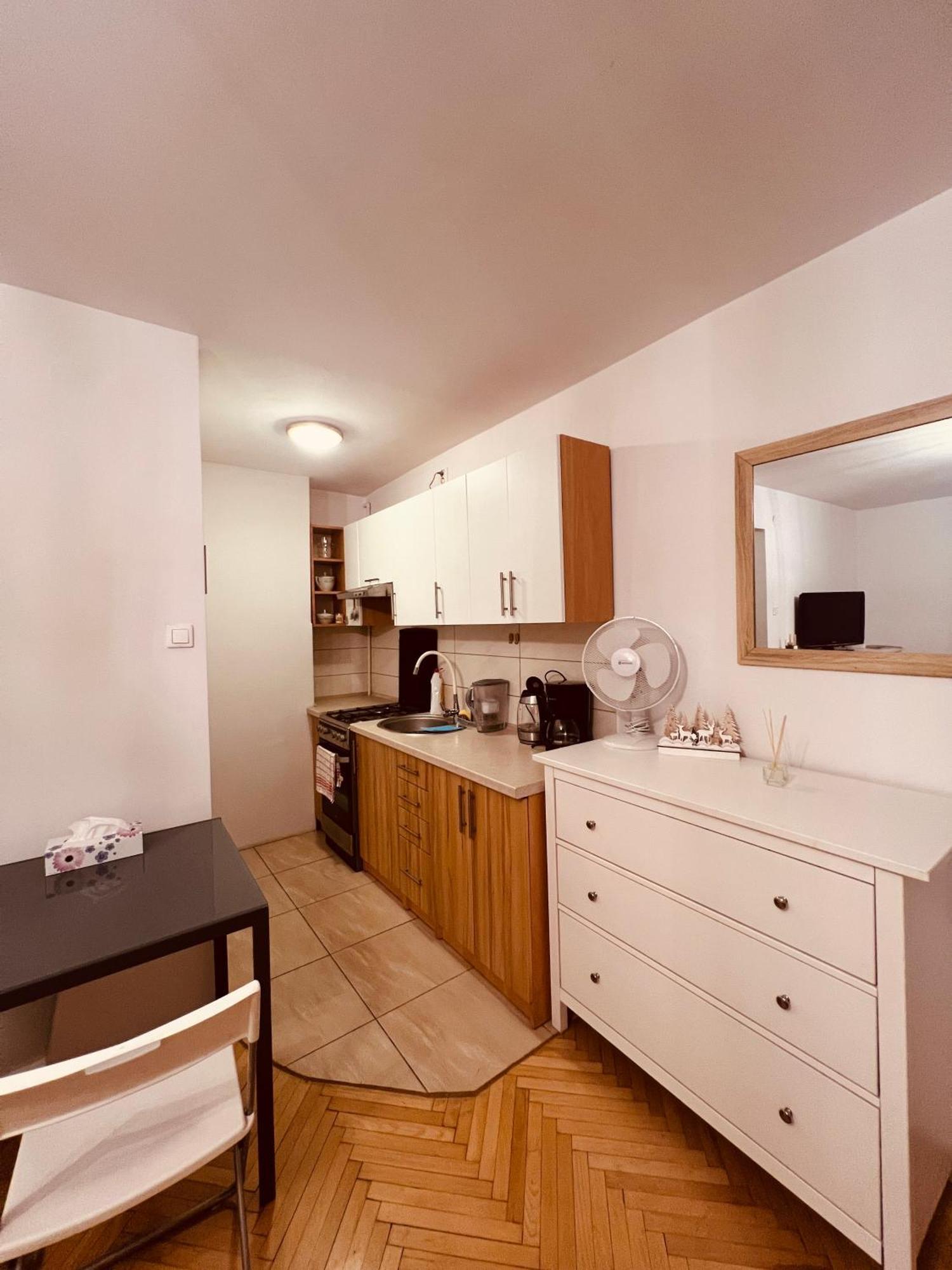 Entire Studio In Centrum Apartment Warsawa Bagian luar foto